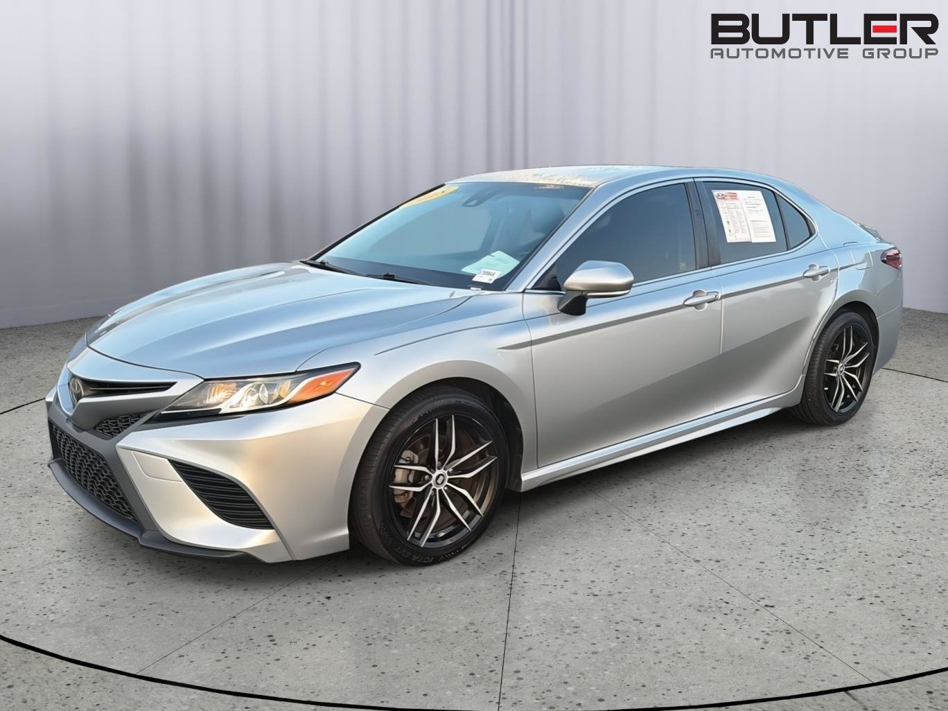 Used 2018 Toyota Camry SE w/ Convenience Package FWD image 1