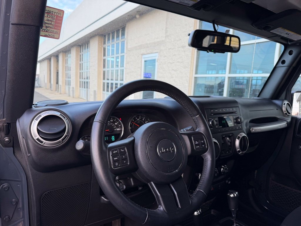 Used 2017 Jeep Wrangler Unlimited Sahara w/ Connectivity Group AWD/4WD image 15
