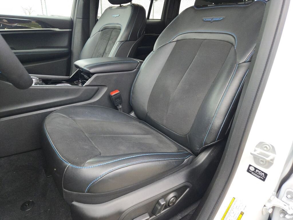 Certified 2022 Jeep Grand Cherokee Trailhawk AWD/4WD image 24