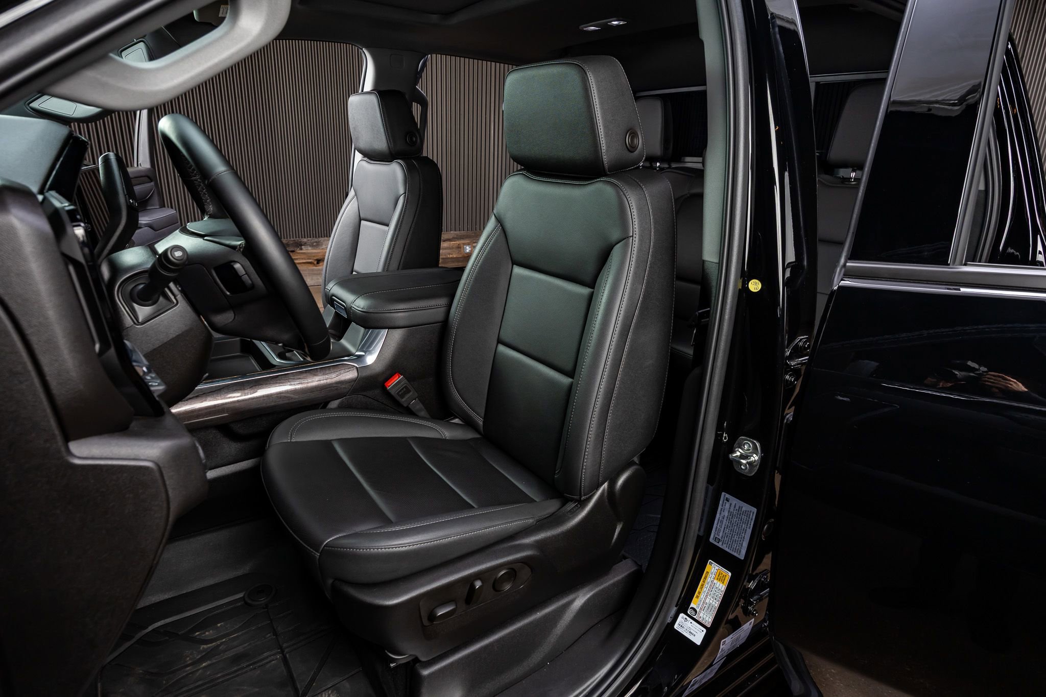 Used 2025 Chevrolet Silverado 2500 LTZ w/ LTZ Plus Package image 29