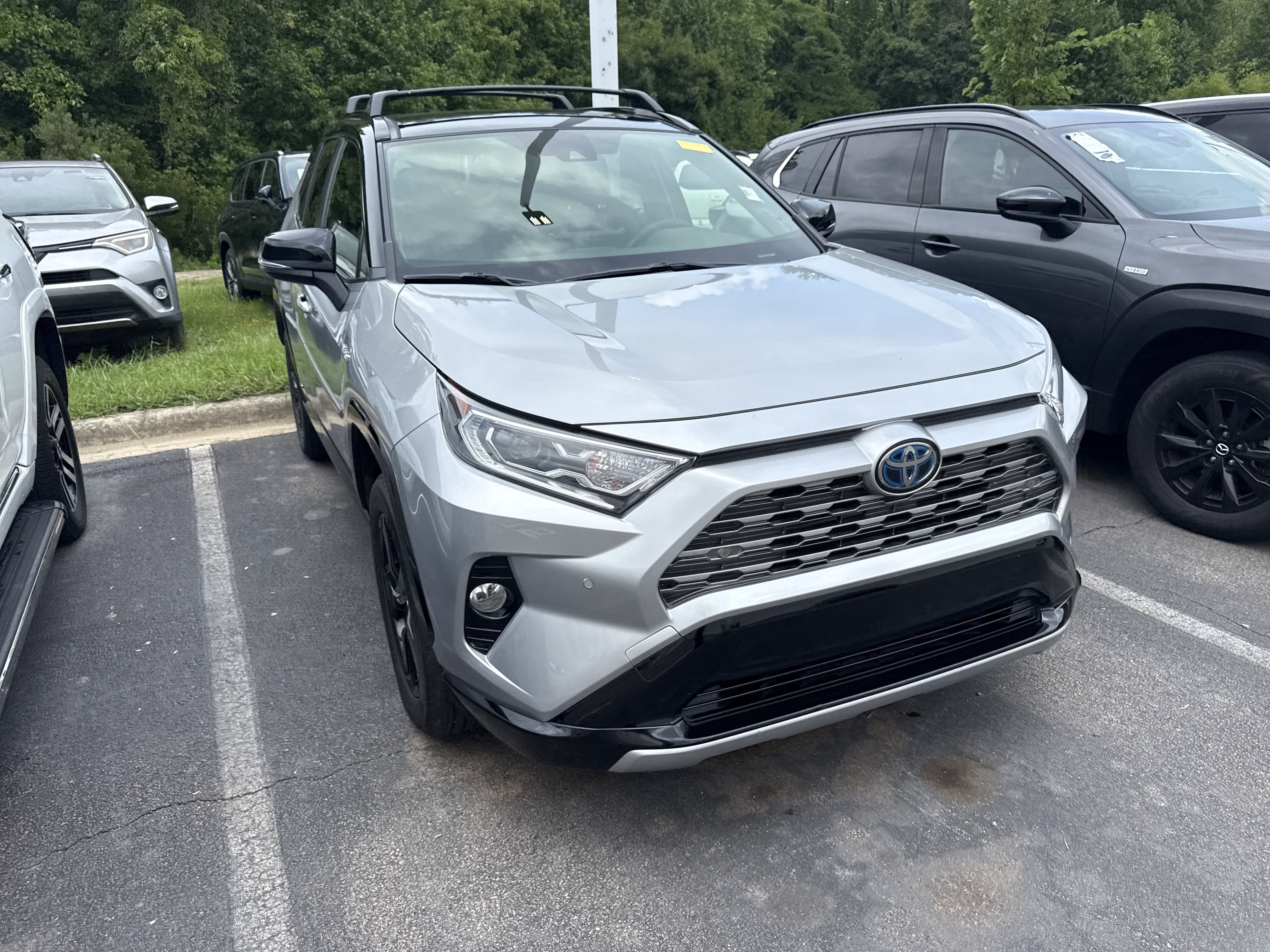 Used 2019 Toyota RAV4 XSE AWD/4WD image 3