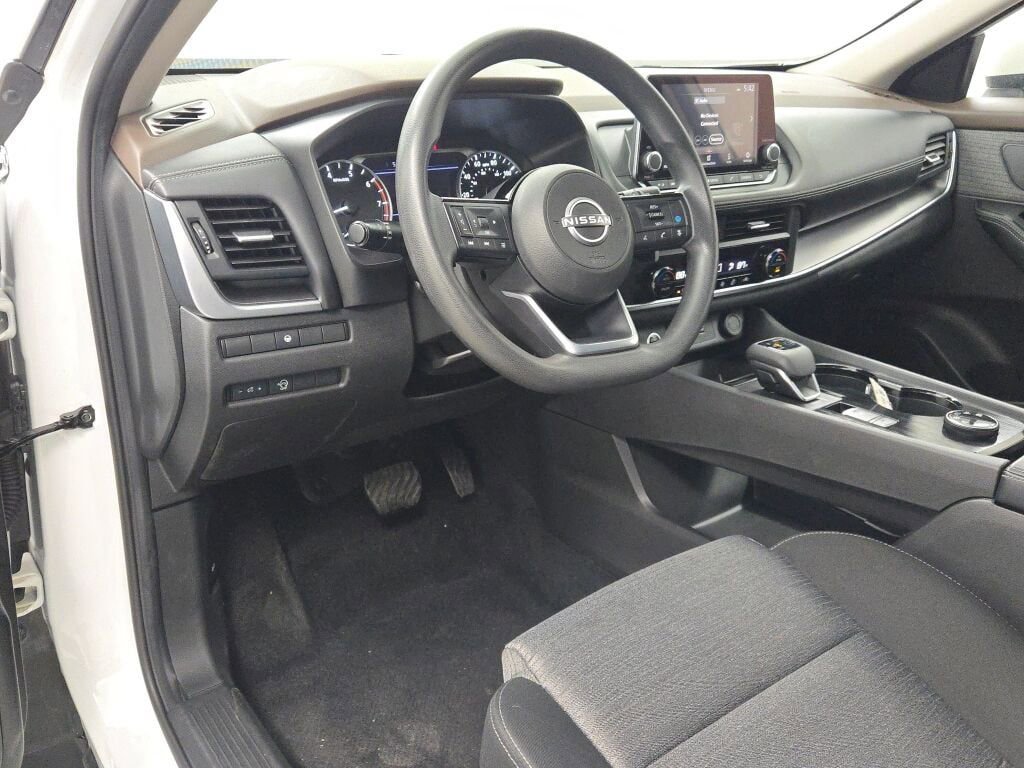 Used 2023 Nissan Rogue SV image 24