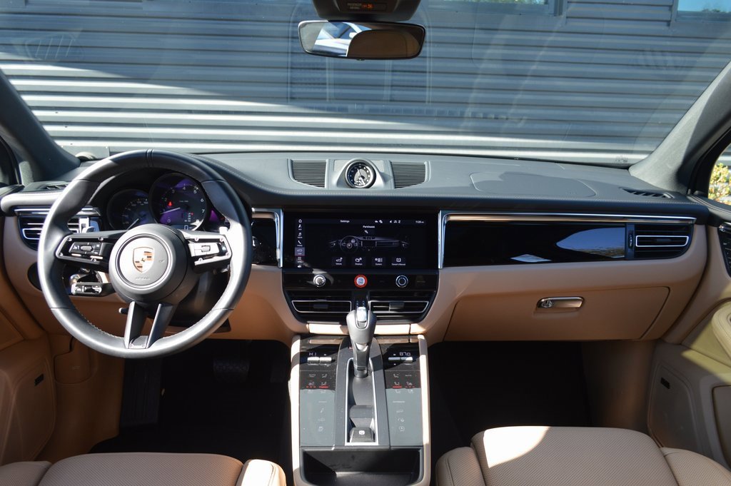 Used 2025 Porsche Macan image 38