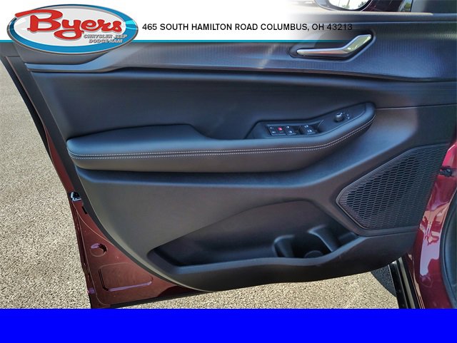 New 2025 Jeep Grand Cherokee Altitude image 12