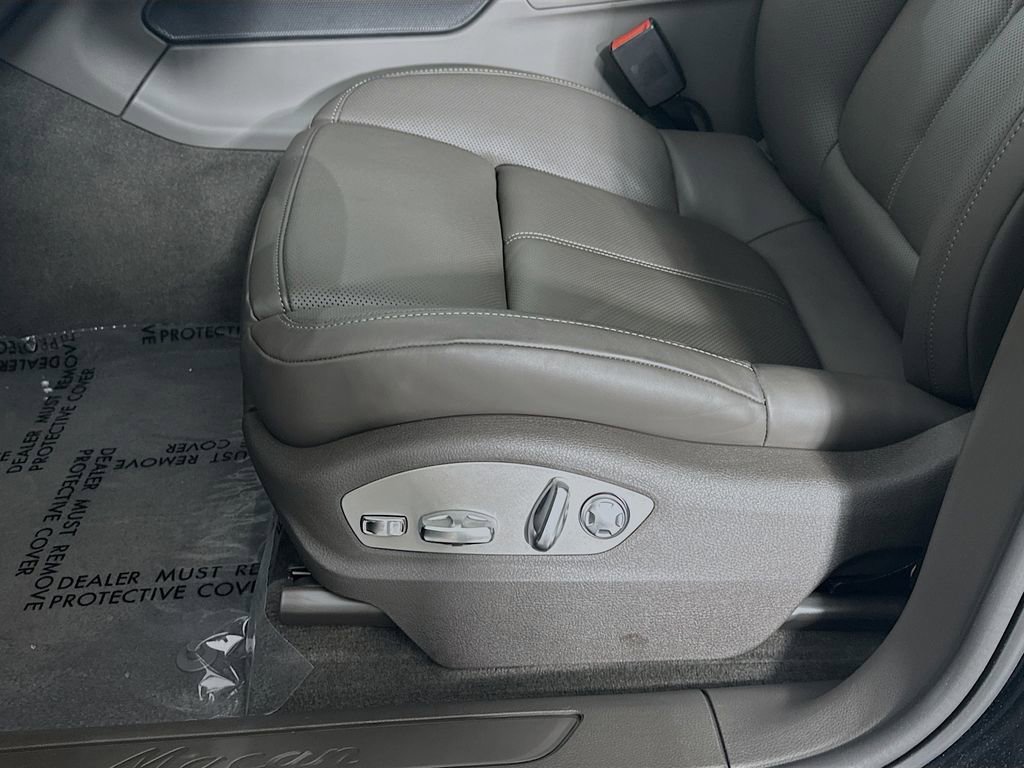 New 2026 Porsche Macan Turbo AWD/4WD image 22