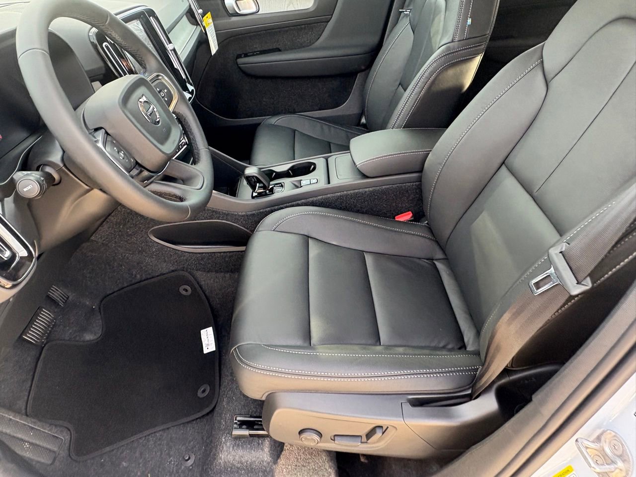 New 2026 Volvo XC40 B5 Core w/ Protection Package Premier image 17