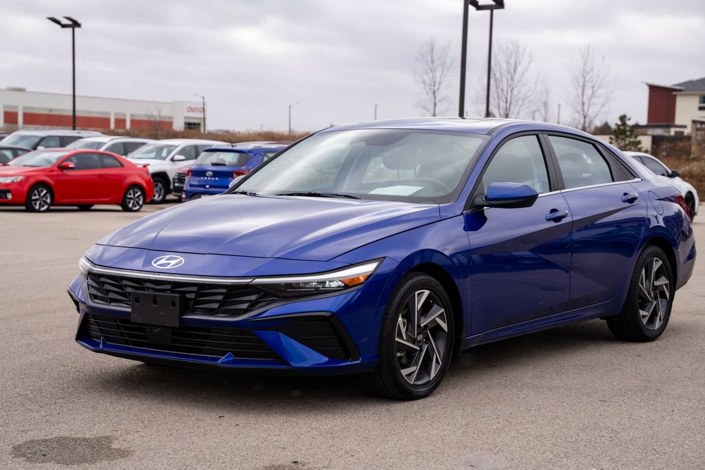 Certified 2024 Hyundai Elantra SEL w/ Convenience Package image 3