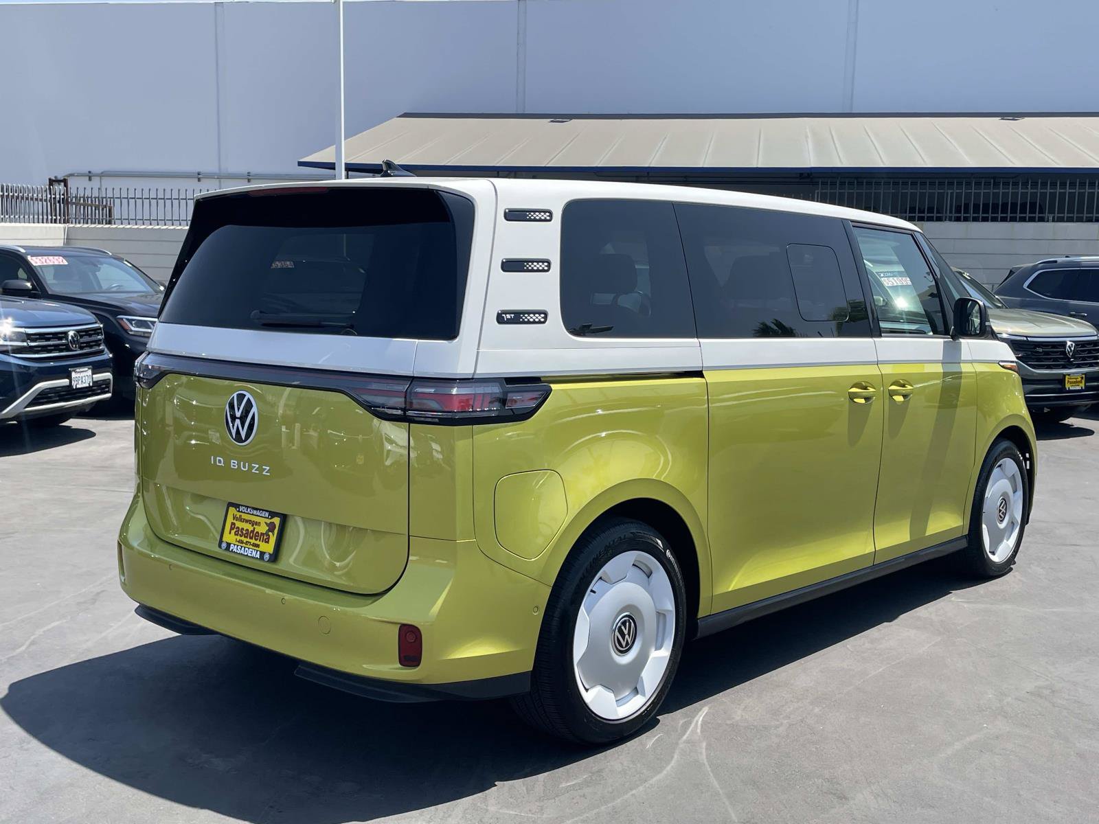 Certified 2025 Volkswagen ID. Buzz 1st Edition RWD image 3