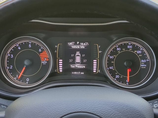Used 2019 Jeep Cherokee Latitude w/ Cold Weather Group FWD image 25