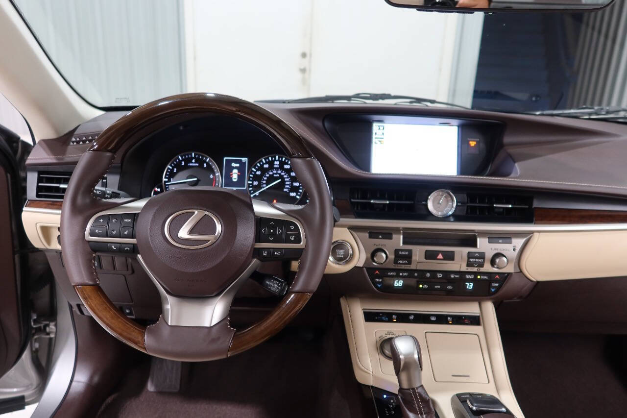 Used 2018 Lexus ES 350 w/ Luxury Package w/Wood Trim FWD image 20