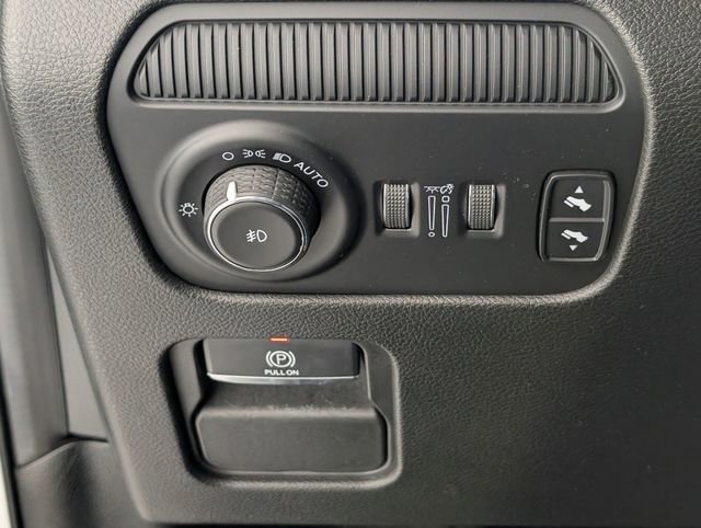 Used 2023 Jeep Wagoneer Series III w/ Convenience Group I image 15