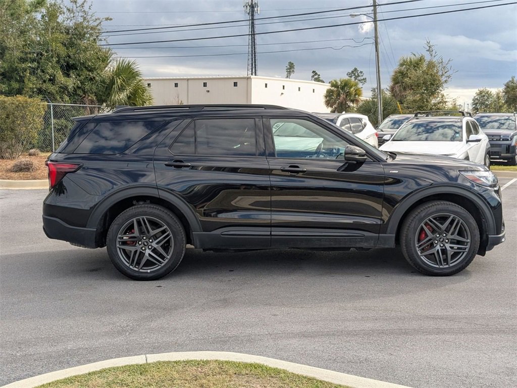 Used 2025 Ford Explorer ST-Line w/ ST-Line Street Pack image 4