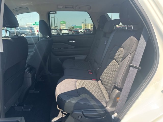 Used 2022 Nissan Pathfinder SV image 20