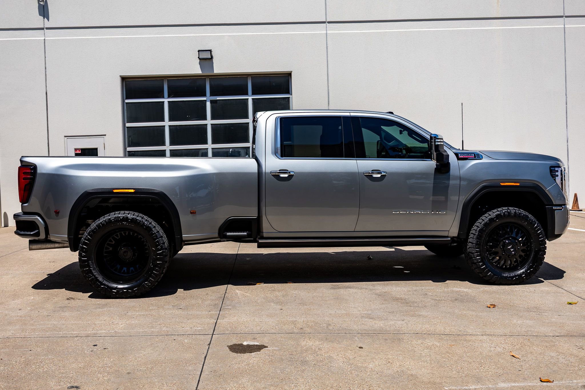 Used 2025 GMC Sierra 3500 Denali w/ Denali Reserve Package AWD/4WD image 11