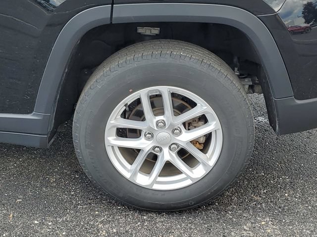 Used 2023 Jeep Grand Cherokee Laredo w/ Luxury Tech Group I AWD/4WD image 31