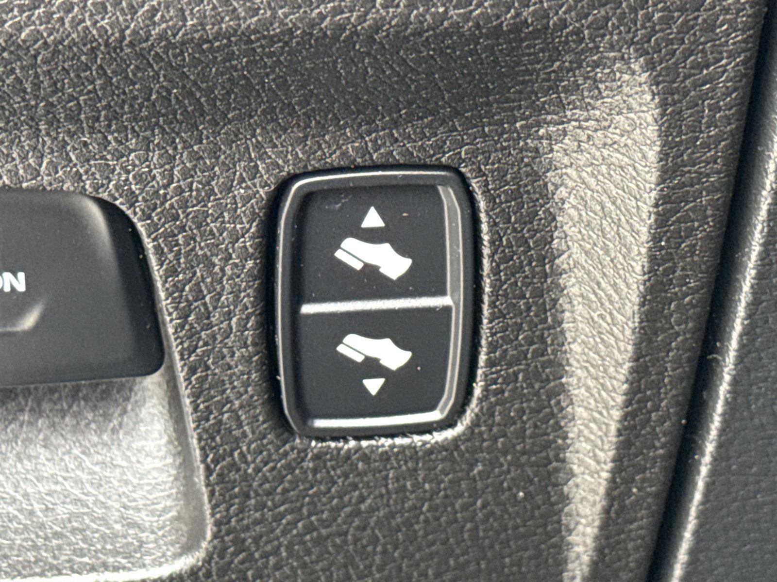 Used 2022 RAM 1500 Big Horn w/ Night Edition AWD/4WD image 17