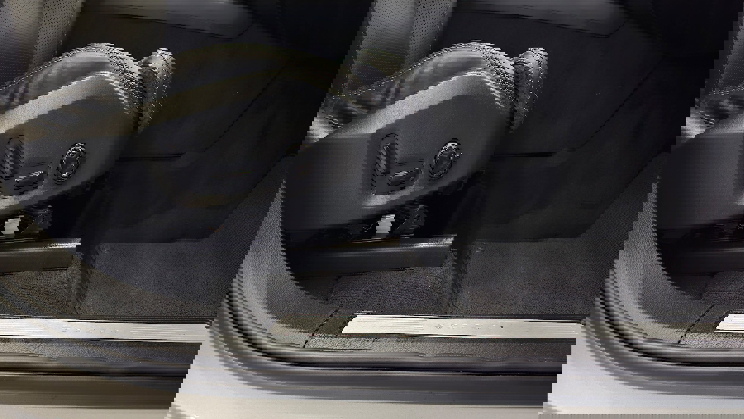 Certified 2022 Volvo XC60 B6 Inscription w/ Climate Package image 16