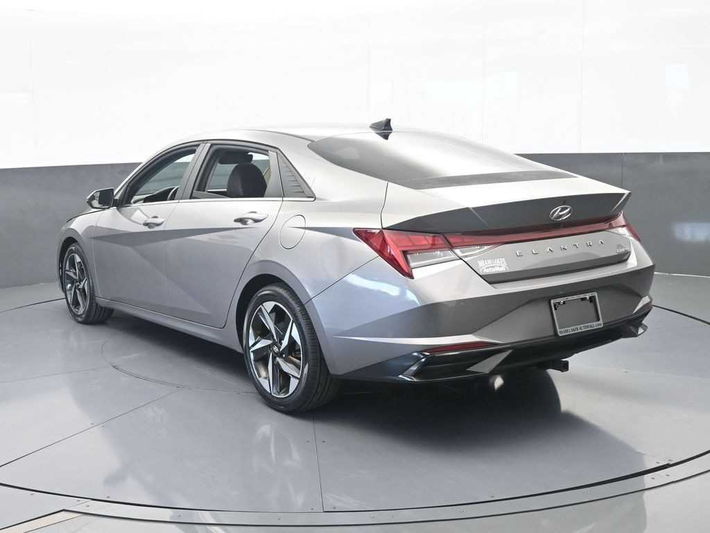 Used 2022 Hyundai Elantra Limited FWD image 4
