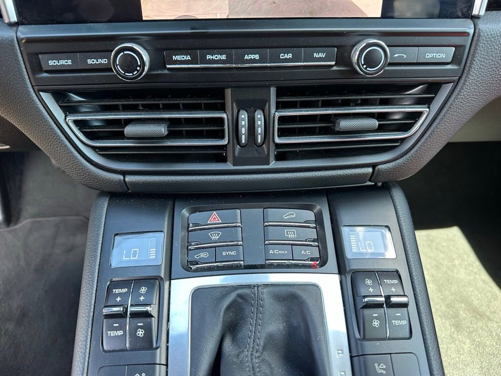 Certified 2021 Porsche Macan S AWD/4WD image 25