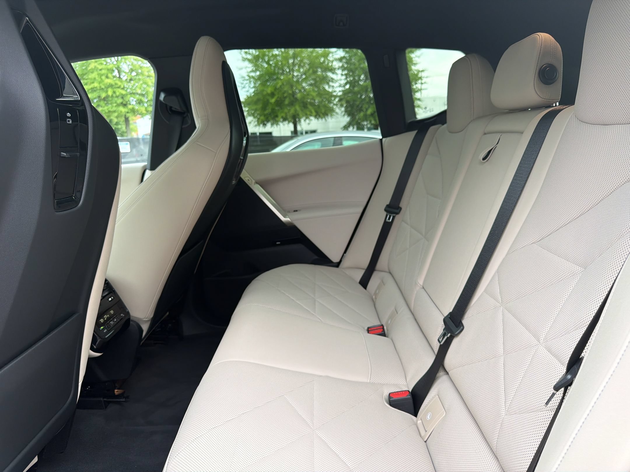 Certified 2024 BMW iX xDrive50 w/ Sport Package AWD/4WD image 23
