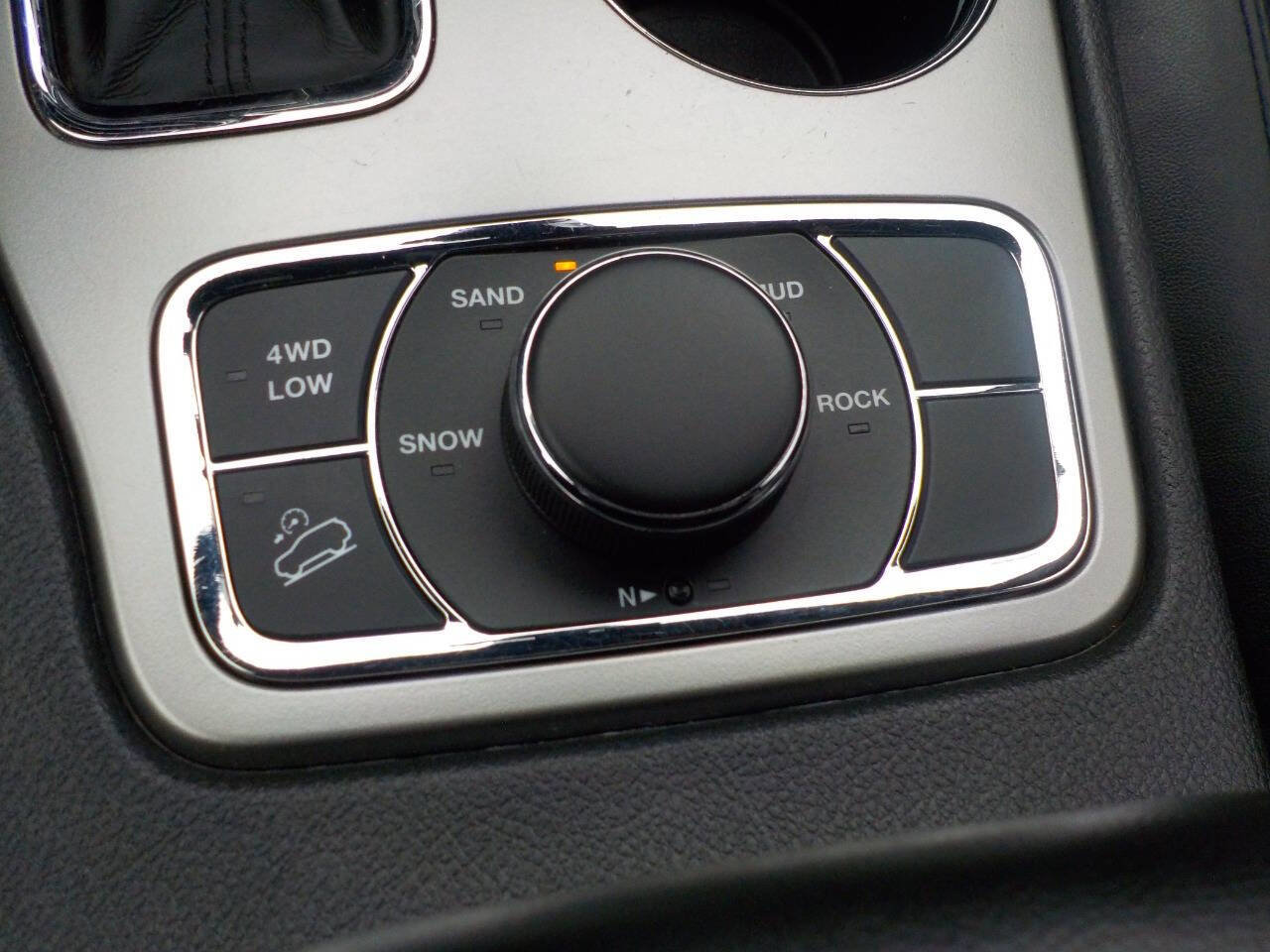 Used 2018 Jeep Grand Cherokee Limited image 23