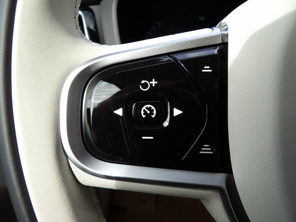 New 2026 Volvo XC60 B5 Ultra w/ Protection Package Premier AWD/4WD image 18
