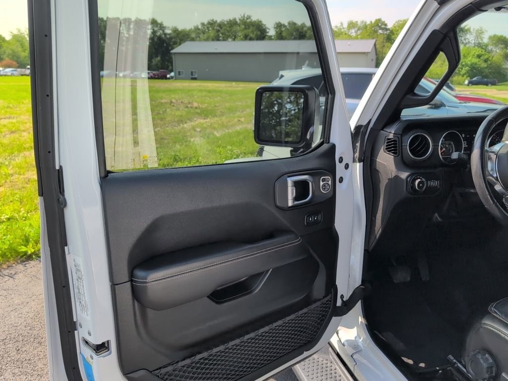 Used 2020 Jeep Wrangler Unlimited Sahara w/ Dual Top Group AWD/4WD image 8