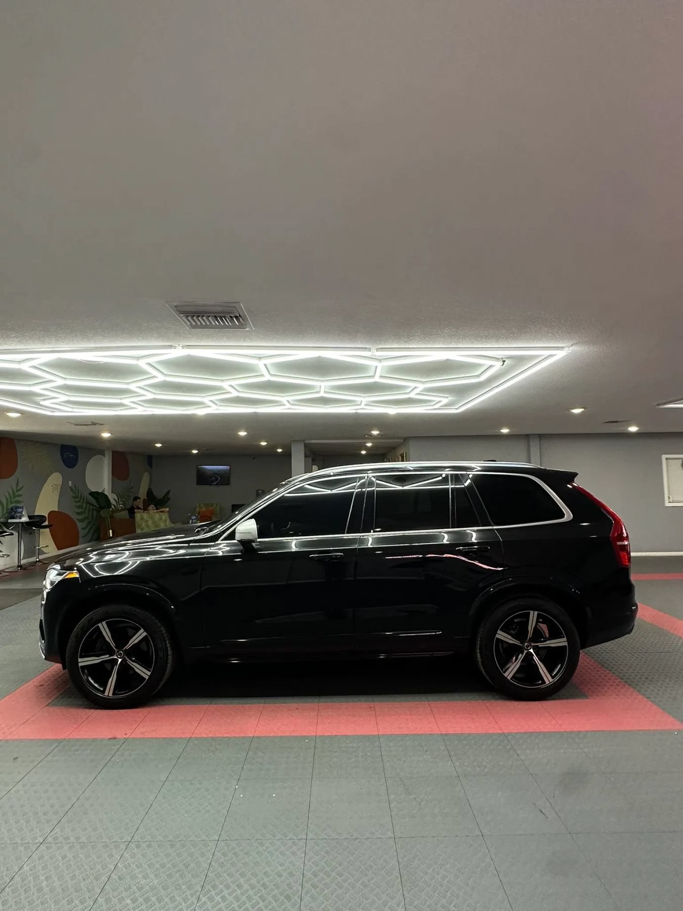 Used 2016 Volvo XC90 T5 R-Design FWD image 3