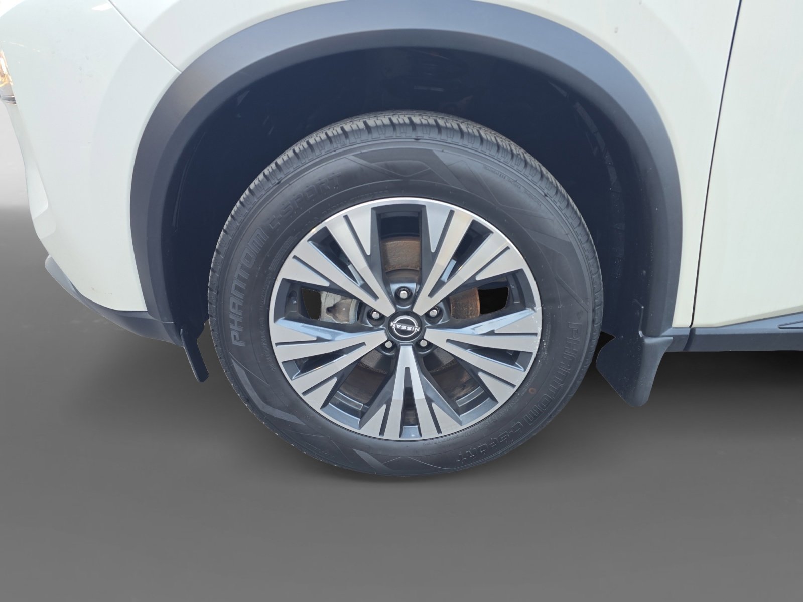 Used 2023 Nissan Rogue SV image 9