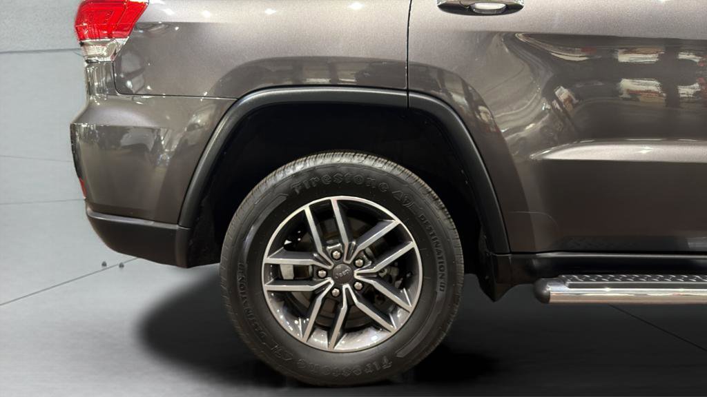 Used 2019 Jeep Grand Cherokee Limited w/ Mopar Chrome Edition Group image 34