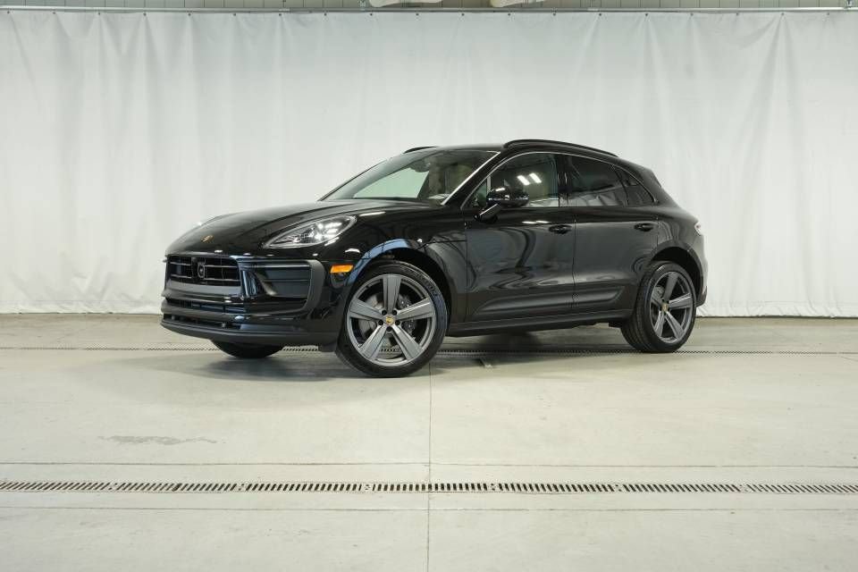 Certified 2026 Porsche Macan AWD/4WD image 1