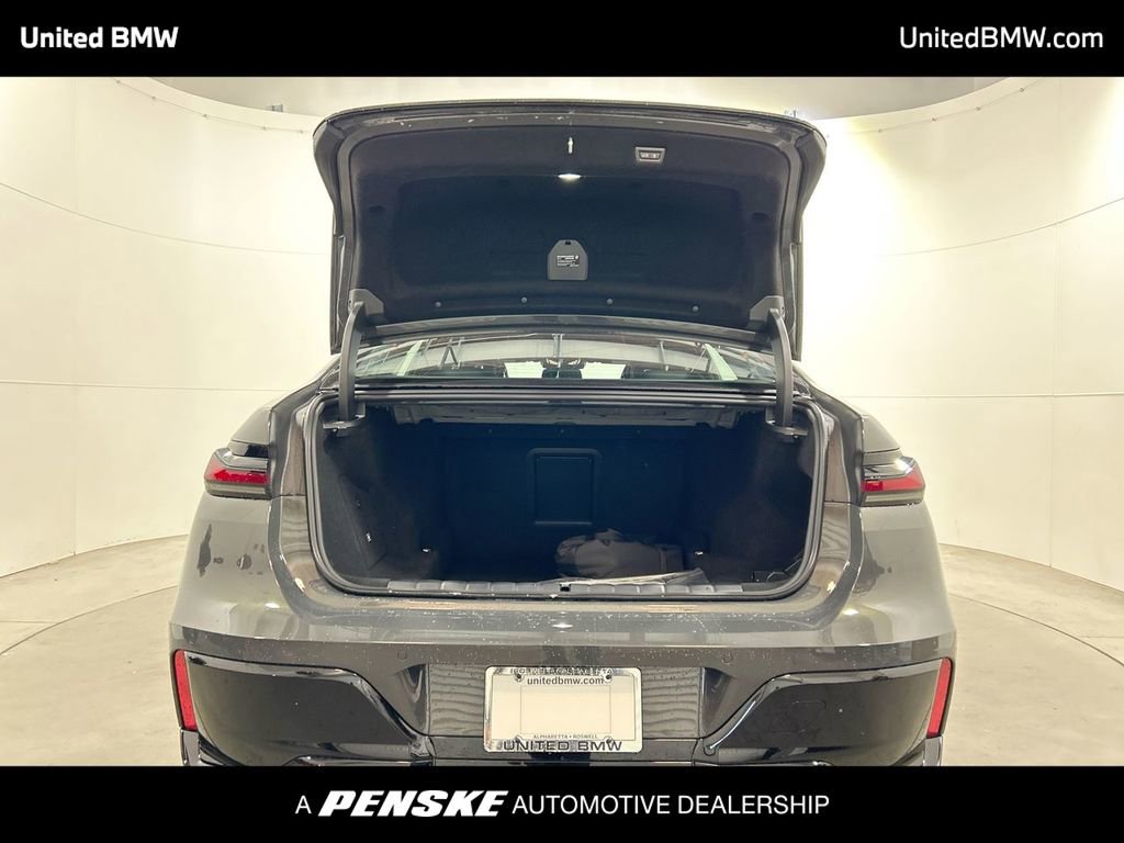 New 2026 BMW 750e xDrive w/ Premium Package image 22