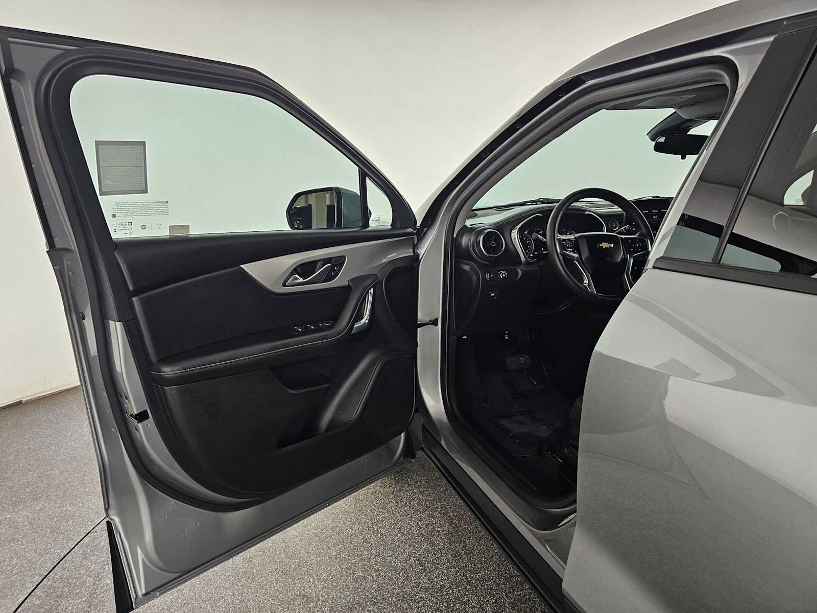 Used 2023 Chevrolet Blazer LT FWD image 19