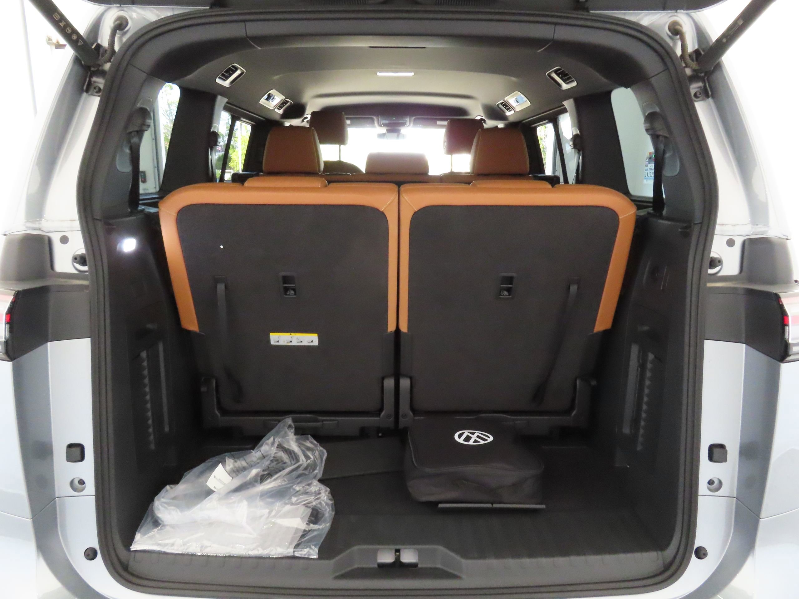 New 2025 Volkswagen ID. Buzz Pro S image 24