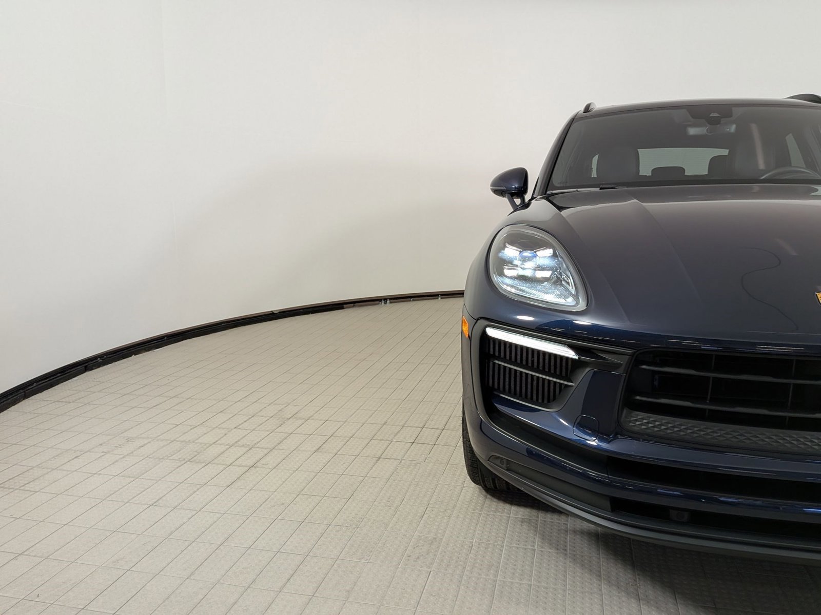 Certified 2022 Porsche Macan S AWD/4WD image 12