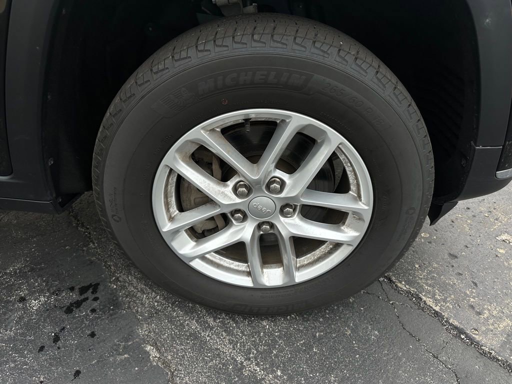 Used 2024 Jeep Grand Cherokee L Laredo AWD/4WD image 41