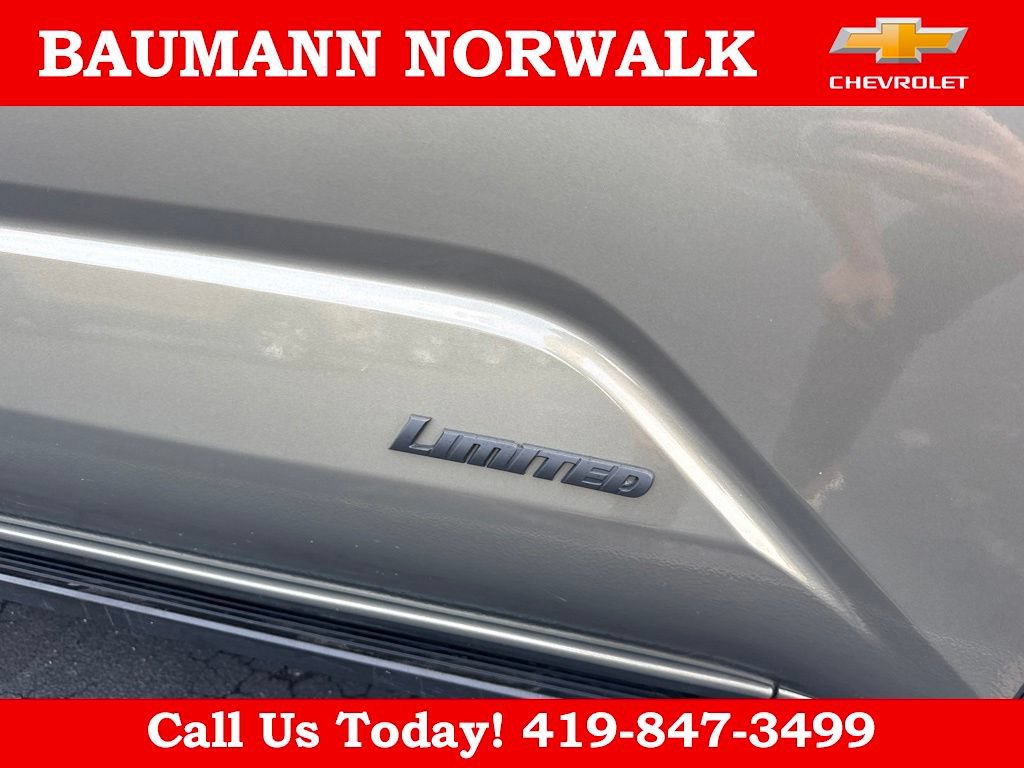 Used 2025 Toyota Tacoma Limited AWD/4WD image 10