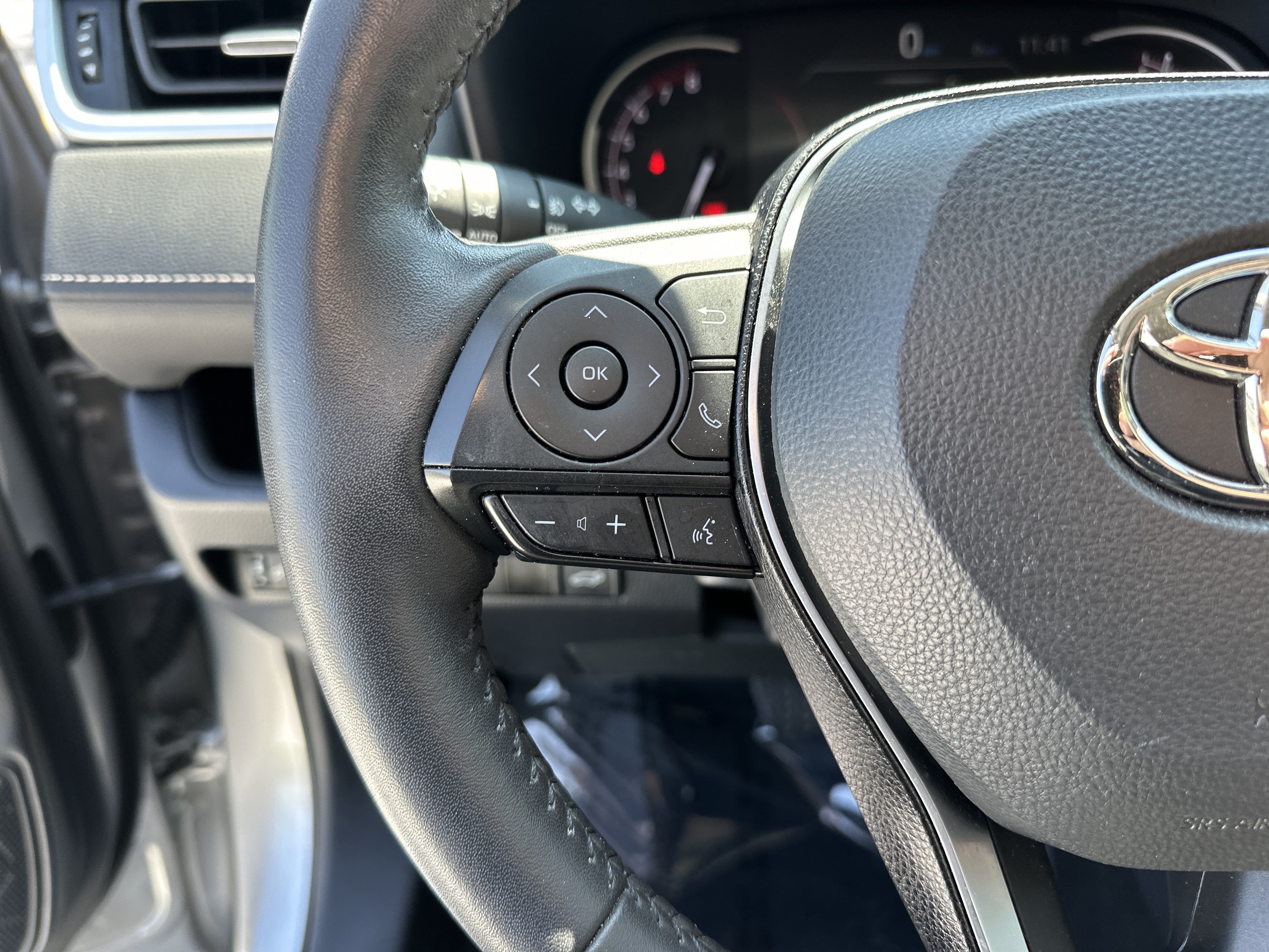Used 2025 Toyota RAV4 XLE Premium w/ Weather Package FWD image 19