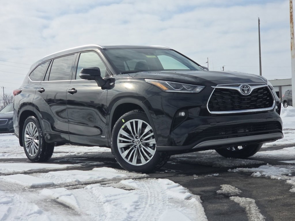 New 2026 Toyota Highlander Platinum image 2