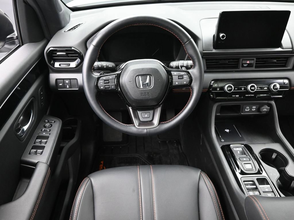 Used 2025 Honda Pilot TrailSport image 13