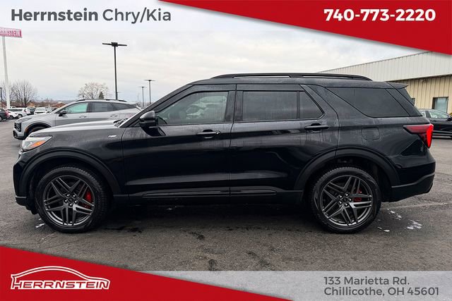 Used 2025 Ford Explorer ST-Line w/ Premium Package image 4