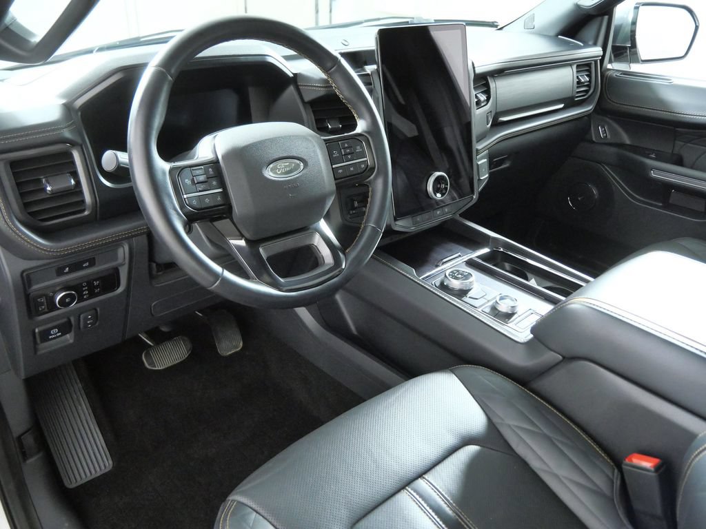 Used 2023 Ford Expedition Platinum AWD/4WD image 2