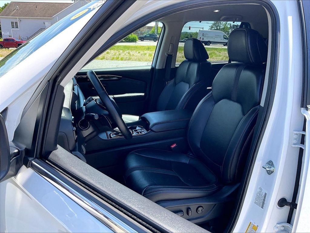 Used 2025 Honda Pilot EX-L image 10