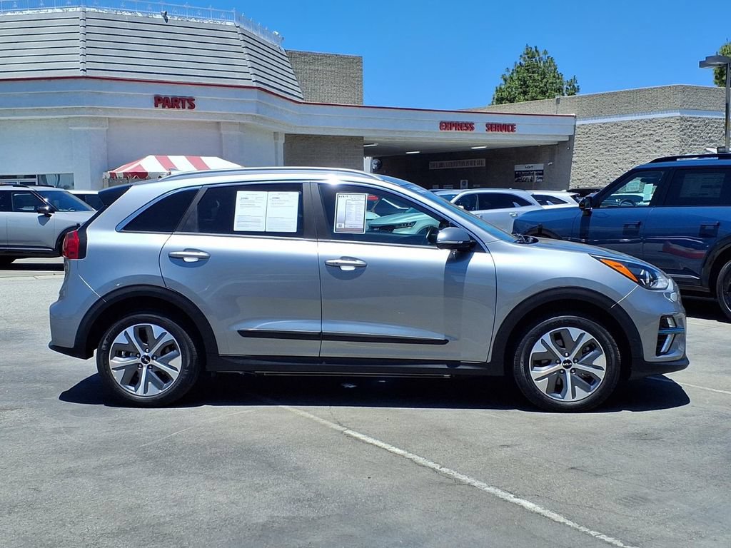 Certified 2022 Kia Niro EX FWD image 6