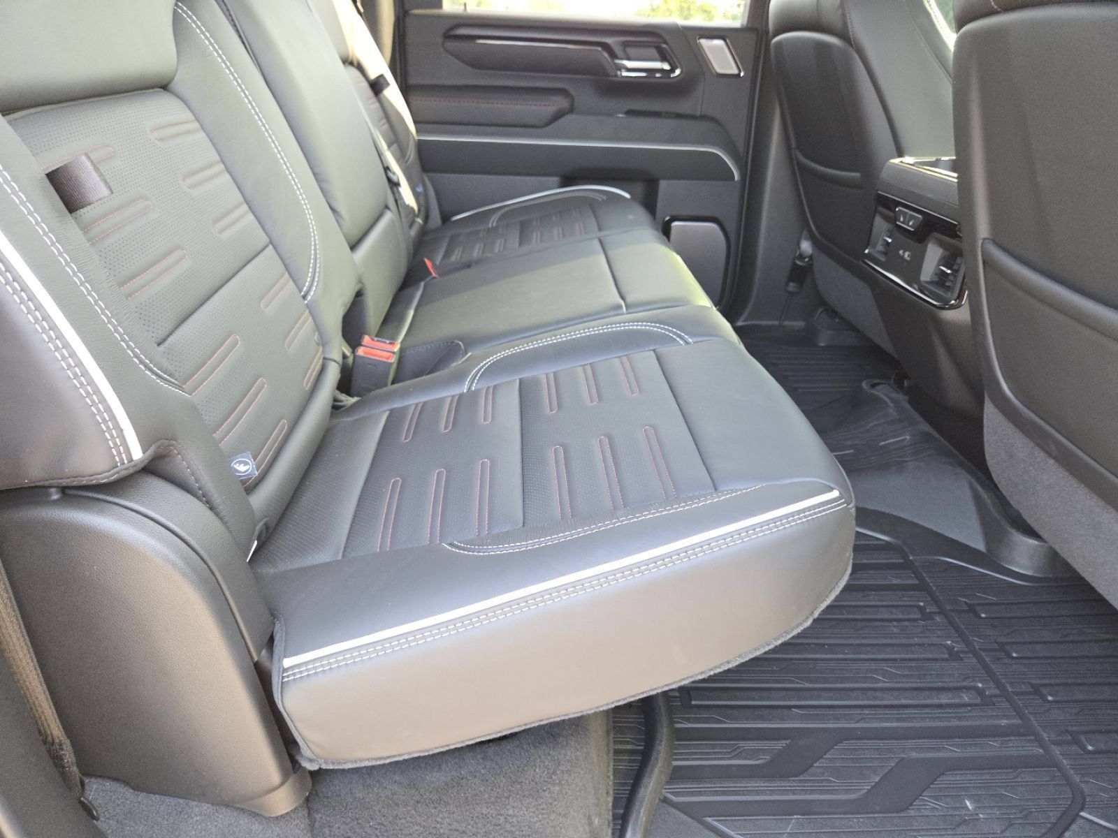 Used 2025 GMC Sierra 2500 AT4X AWD/4WD image 31