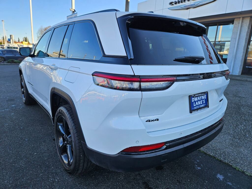 Used 2023 Jeep Grand Cherokee Limited w/ Luxury Tech Group II image 3