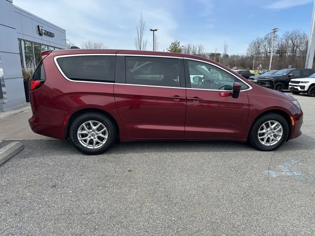 Certified 2023 Chrysler Voyager LX image 9