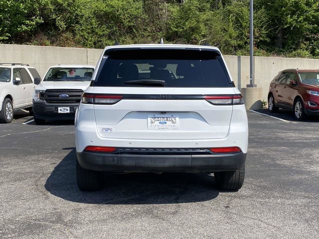 Used 2023 Jeep Grand Cherokee Altitude RWD image 5