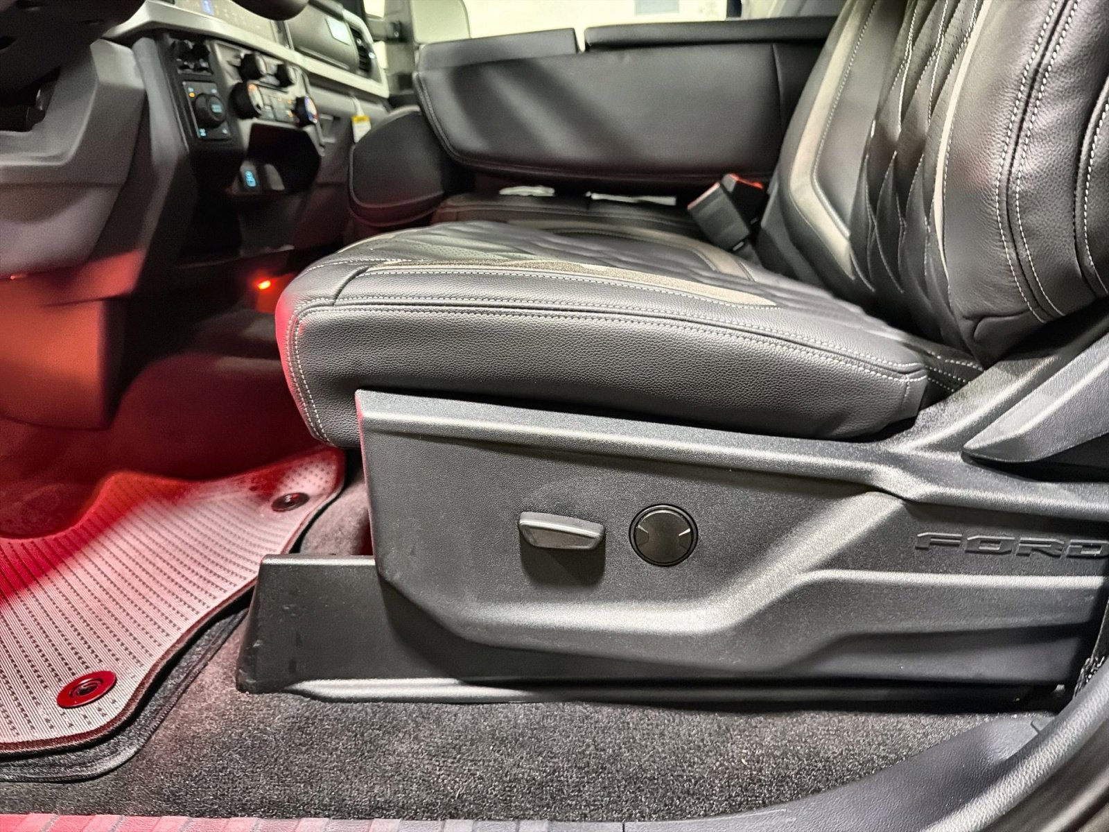 New 2026 Ford F250 XLT w/ XLT Premium Package image 28