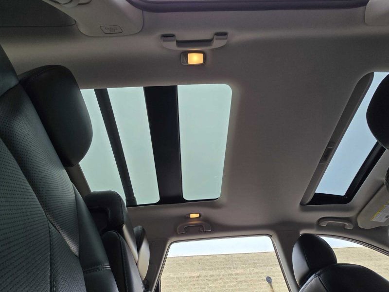 Used 2020 Nissan Pathfinder Platinum image 13